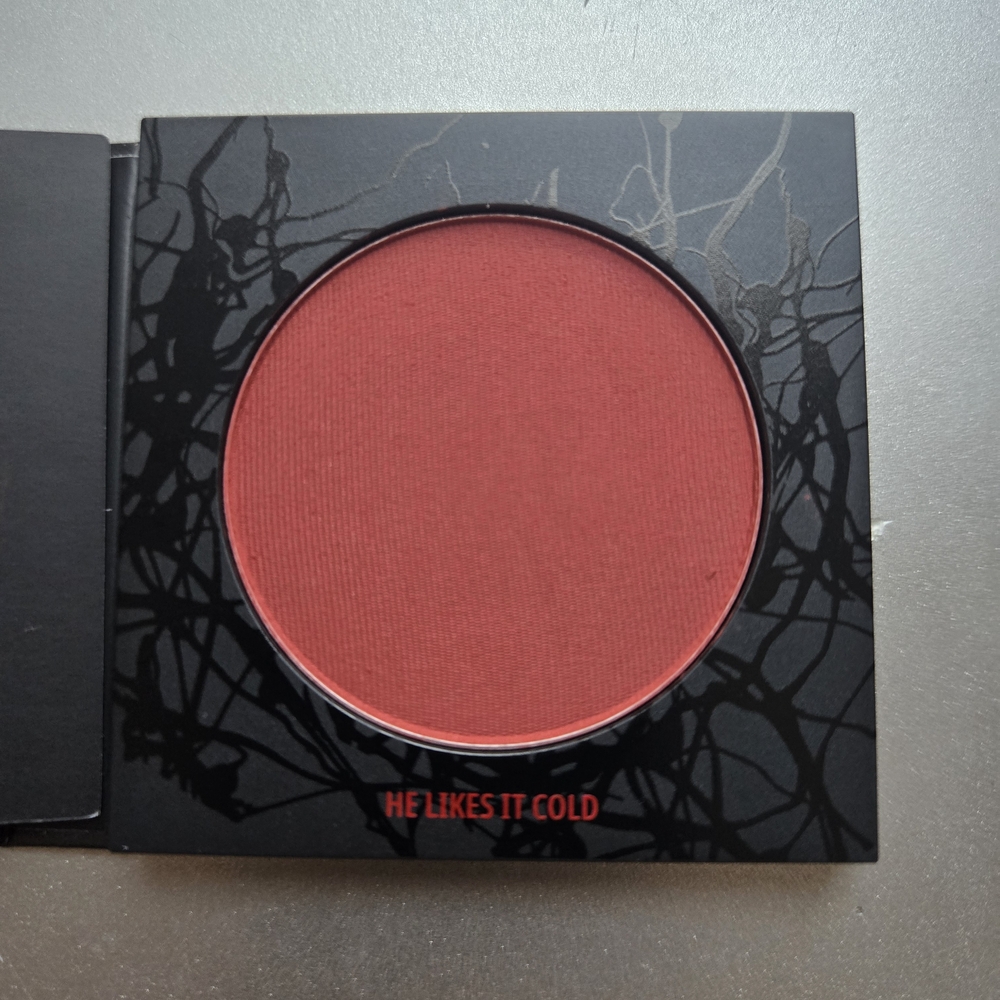 MAC Cosmetics Stranger Things Limited Edition Blue and Red Blush Palette - Picture 6 of 6